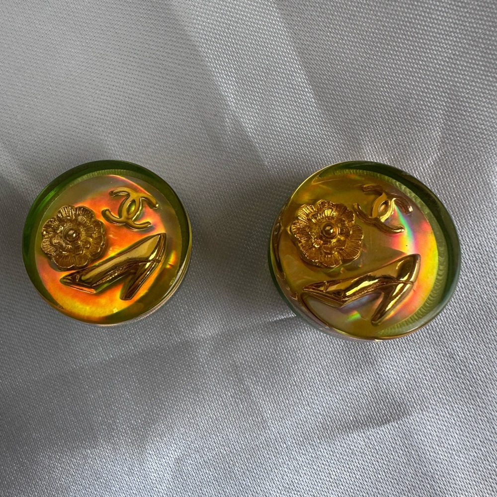 Chanel Rare 1997 Holographic Camellia Clip On Earrings - Picture 10 of 16